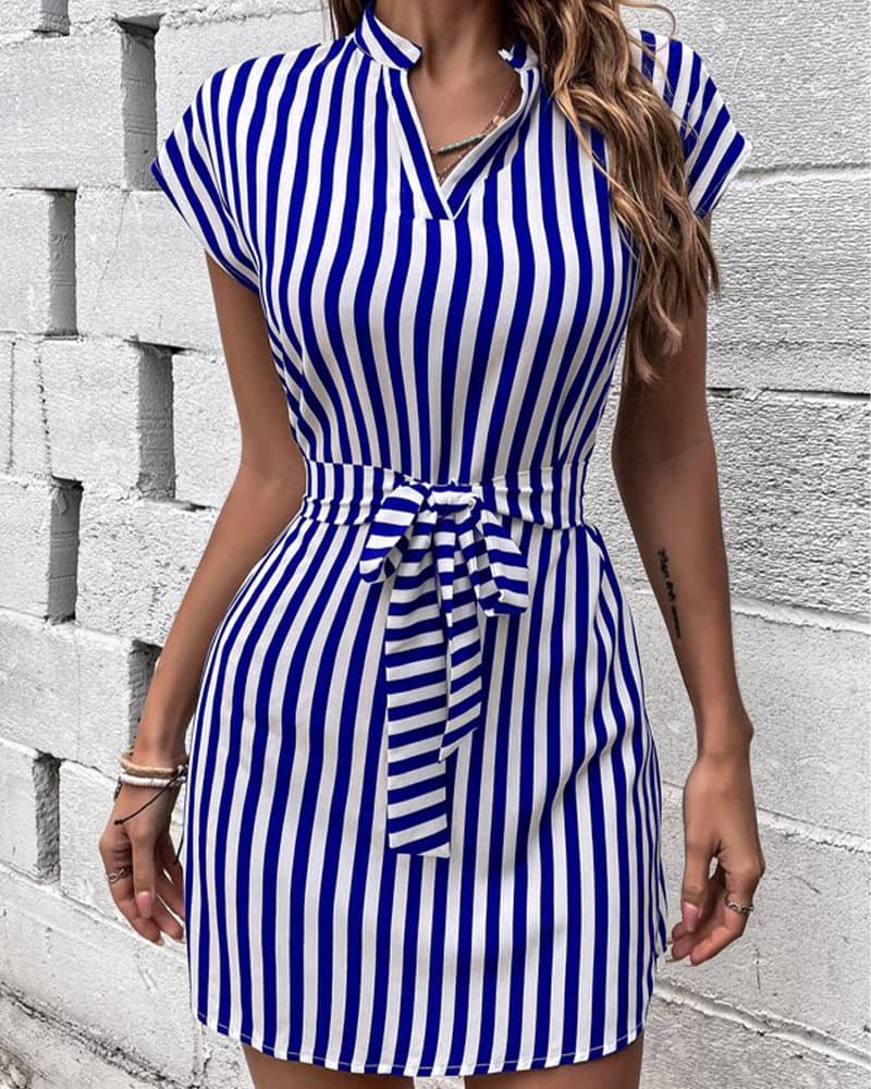 Vestido a rayas sin mangas con cordones ajustables