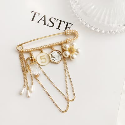 Broche flor perla para suéter estilo coreano