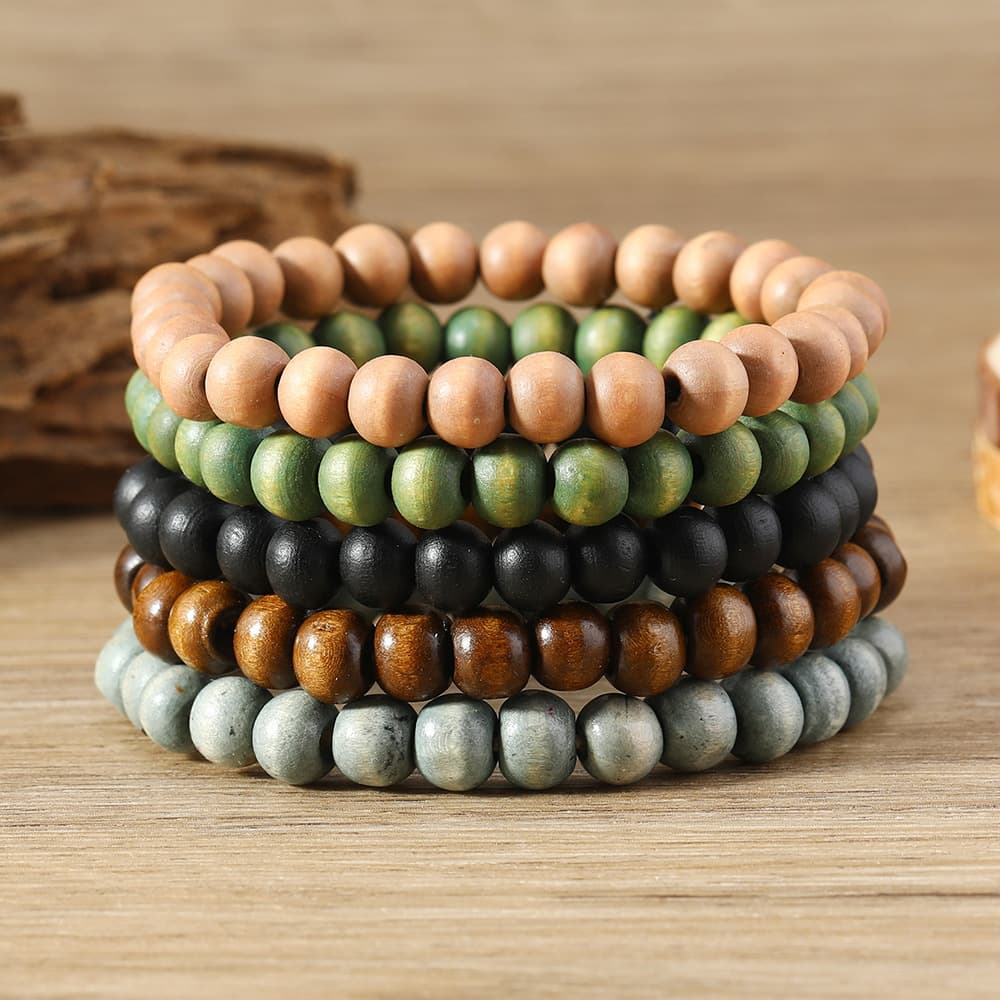 Pulsera boho de madera con abalorios multicolores