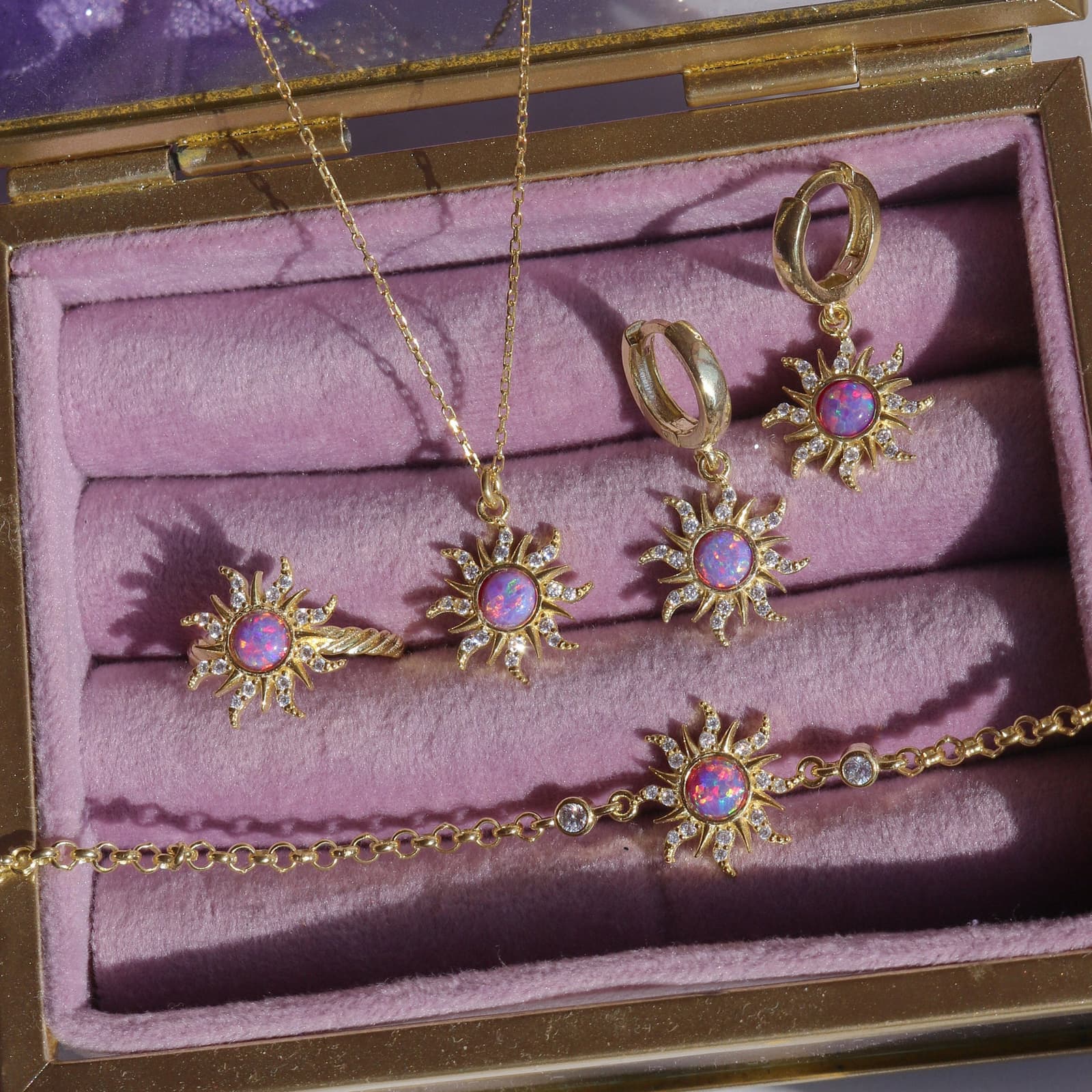 Collar vintage con ópalos y cristales de circonia
