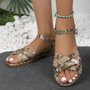 Sandalias planas estilo romano con material denim