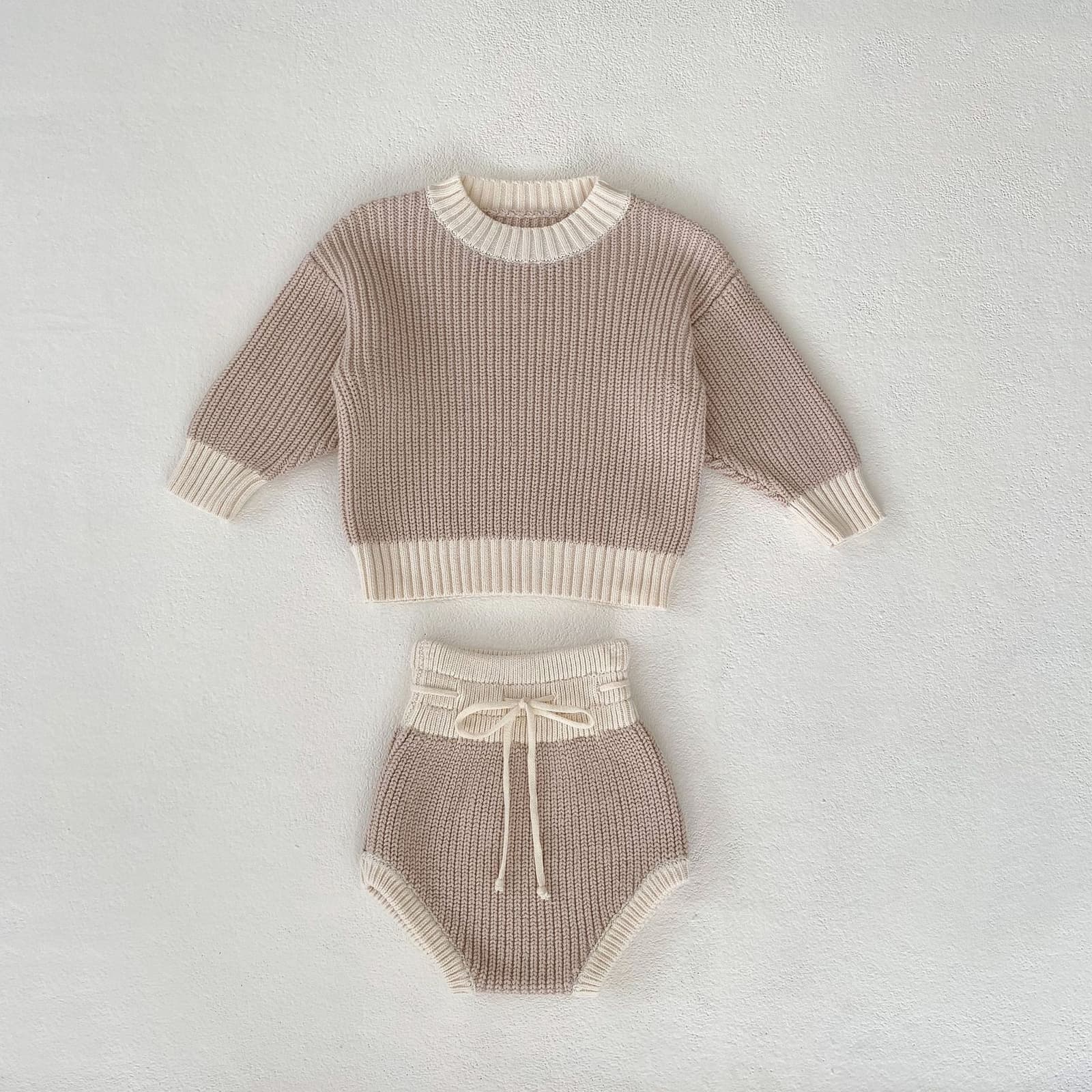 Conjunto de sudadera y pantalón para niña