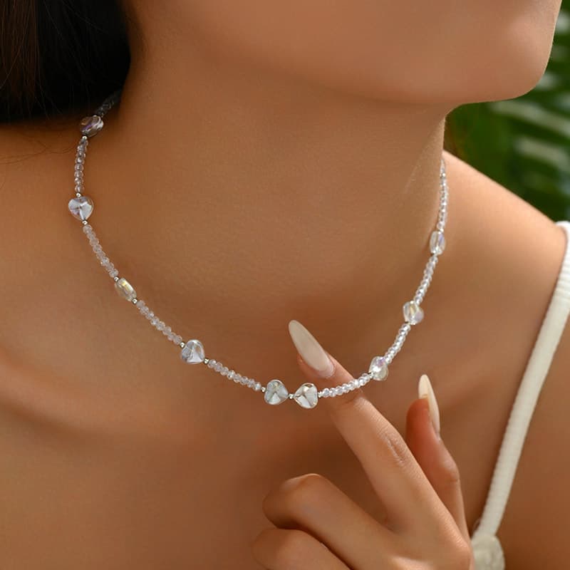 Collar con perlas y colgante de cristal en forma de corazón