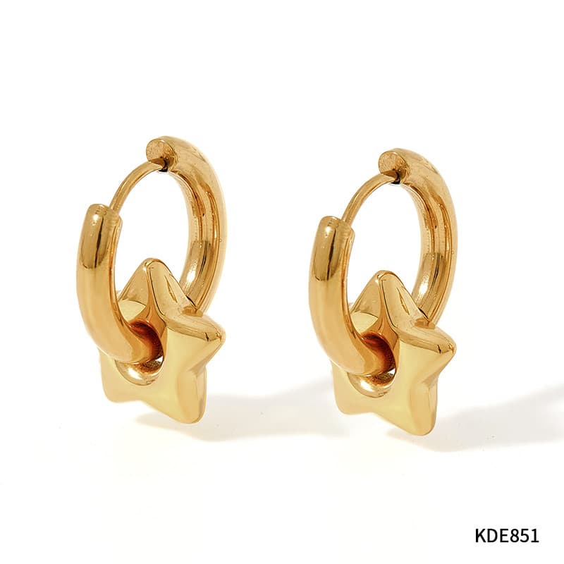 Aretes de acero inoxidable pulido con diseño geométrico
