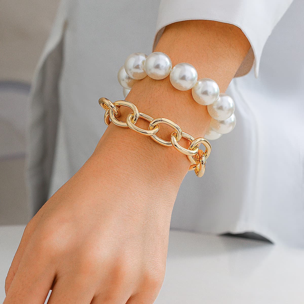 Pulsera con perlas grandes y abalorios redondos