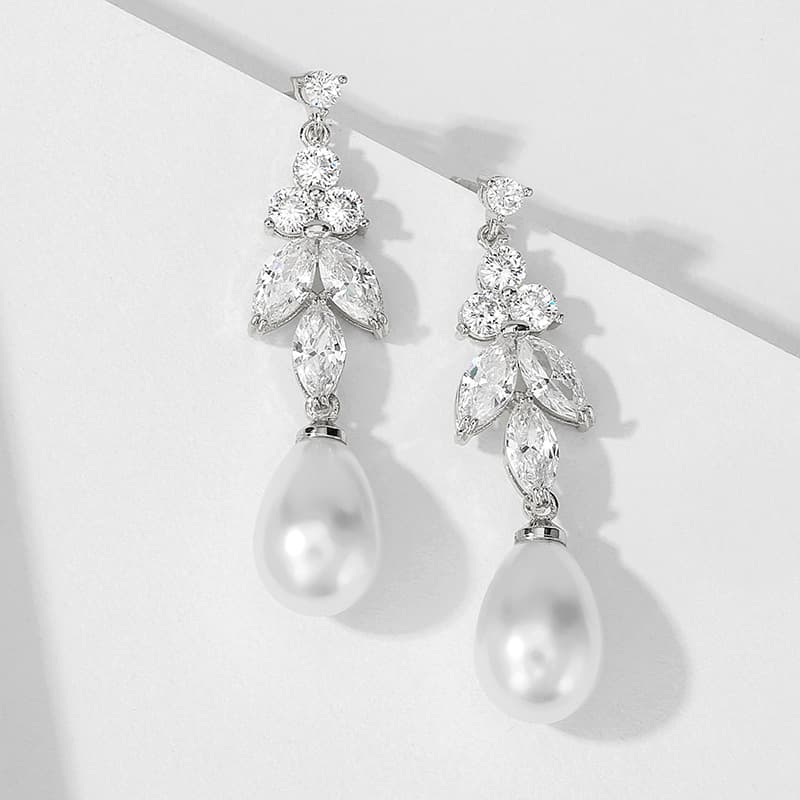 Aretes largos perla mujer dorado