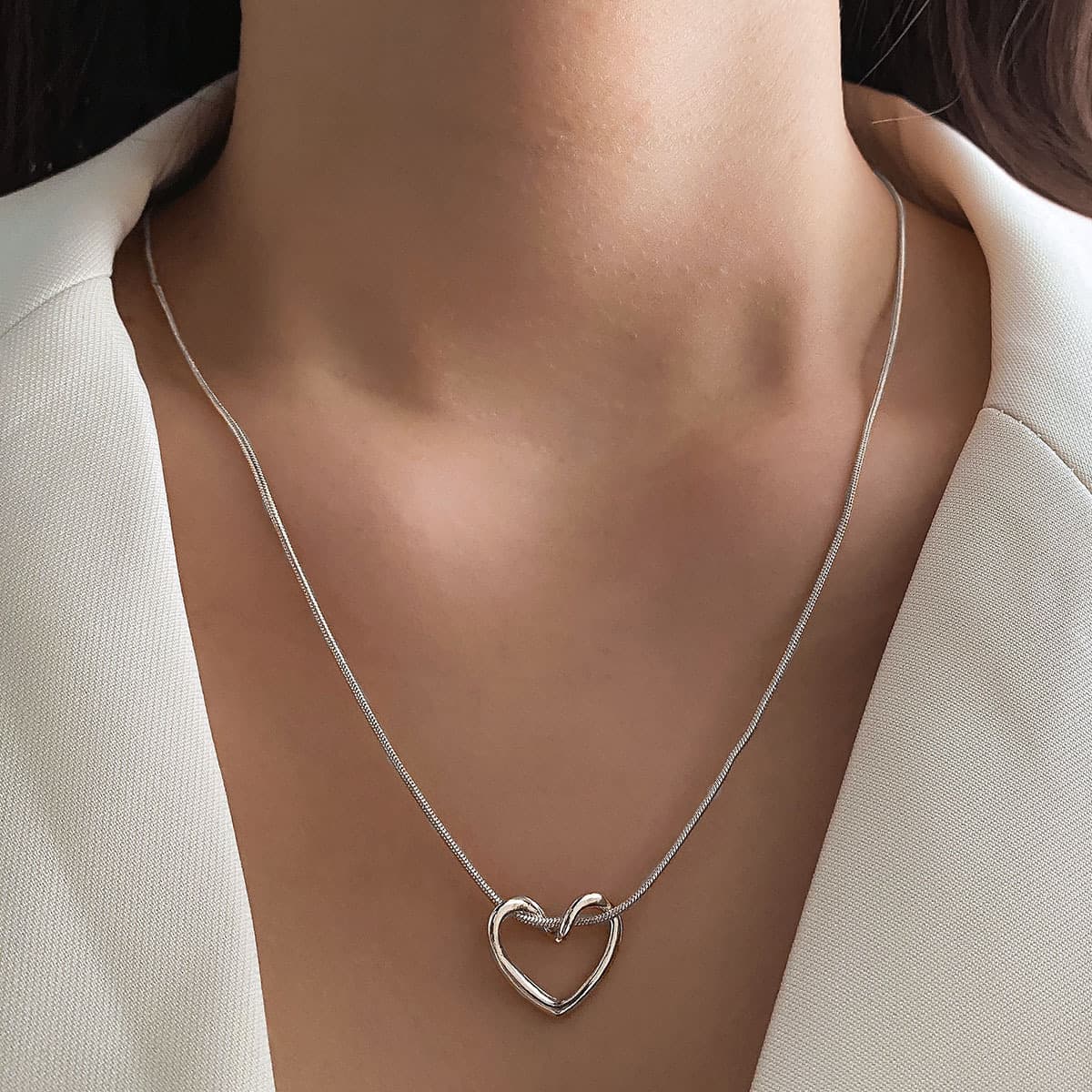 Collar corazón hueco geométrico