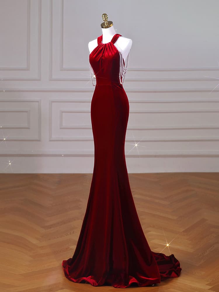Vestido de cóctel cola de sirena en terciopelo