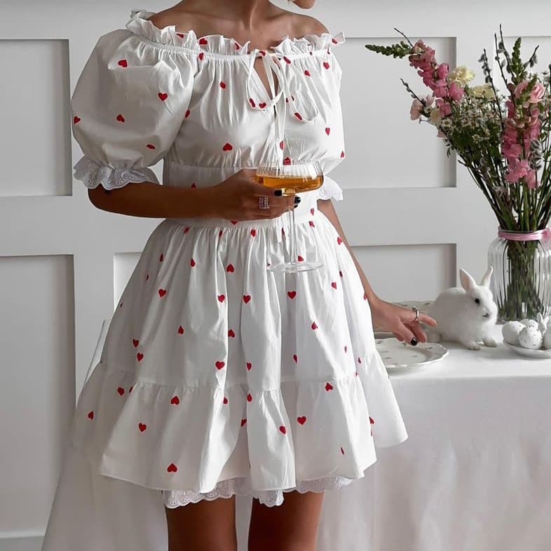 Vestido hombros descubiertos estampado corazón