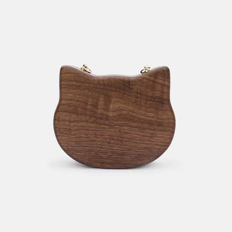 Bolsa de cuero y madera con diseño personalizado