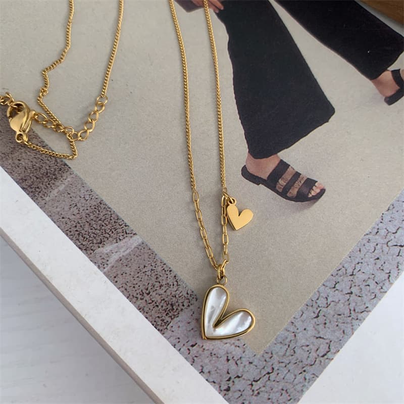 Collar corazón resistente al color con cadena agua
