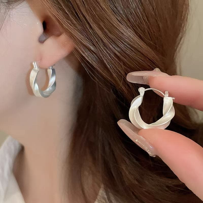 Aretes plateados de diseño premium para ella