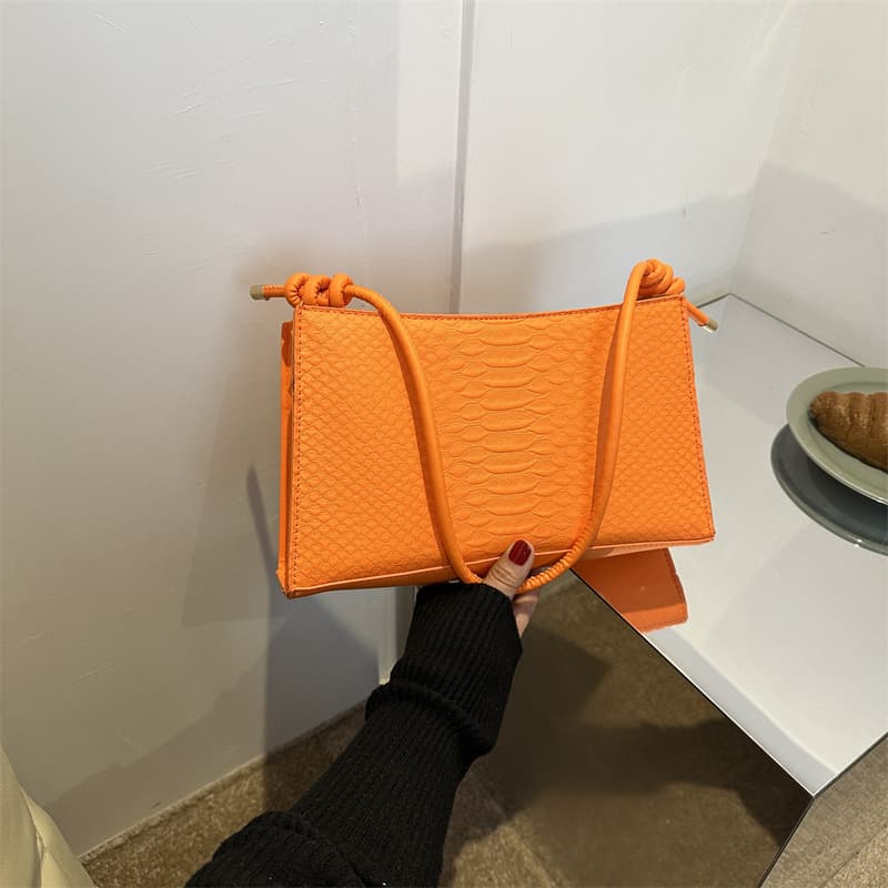Bolsa de hombro estilo baguette moderna