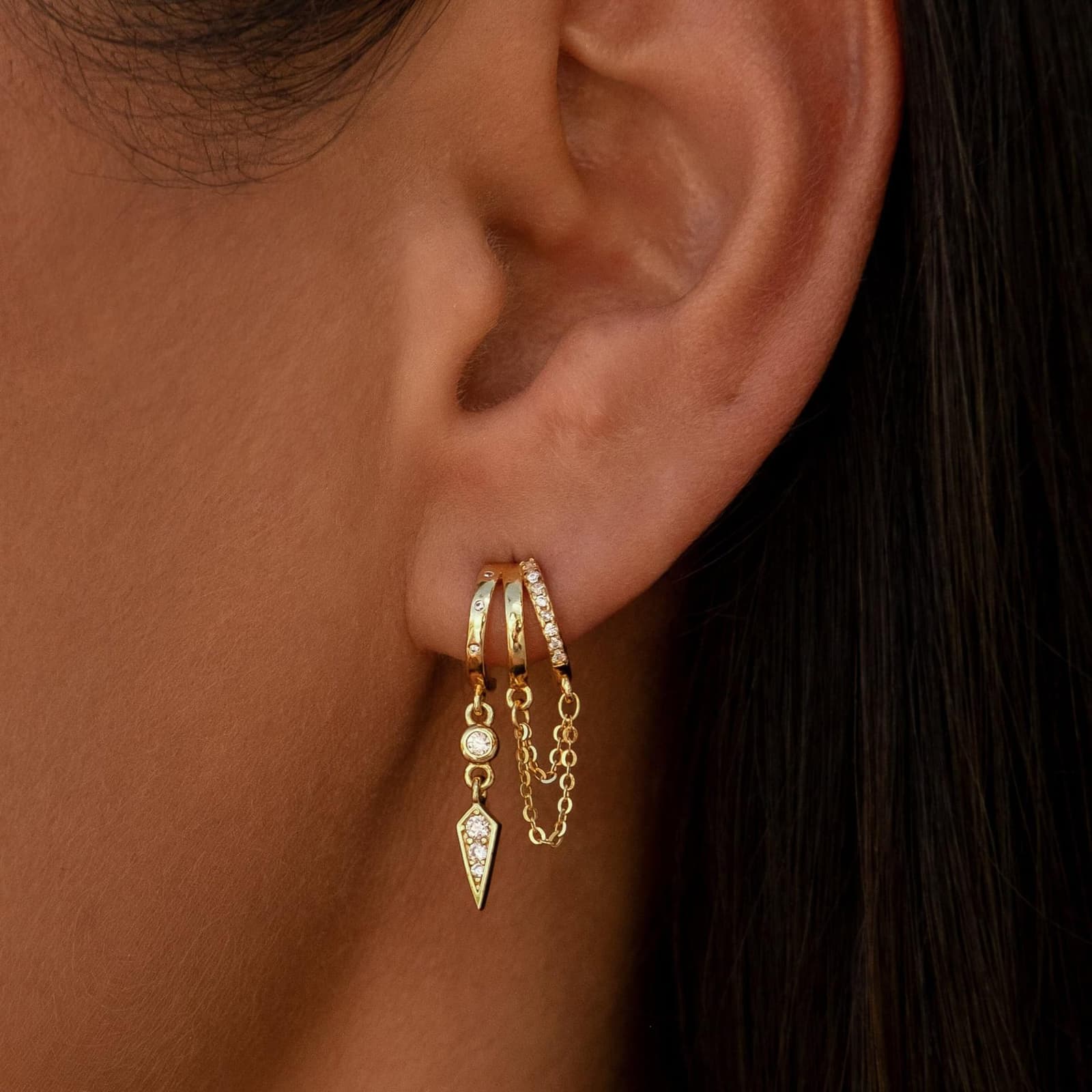 Arete de cadena chapado en oro genuino de latón