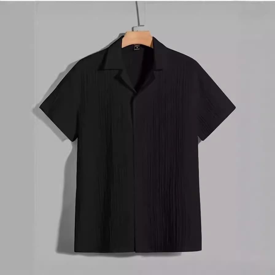 Camisa rayada de manga corta con cuello volteado