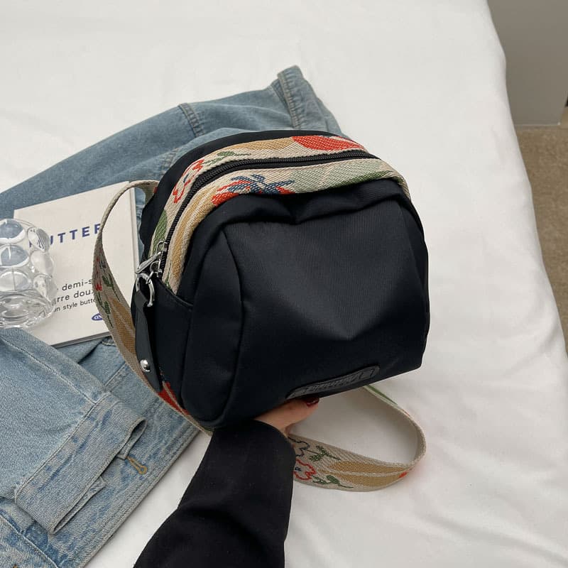 Bolsa de bandolera con forma de concha