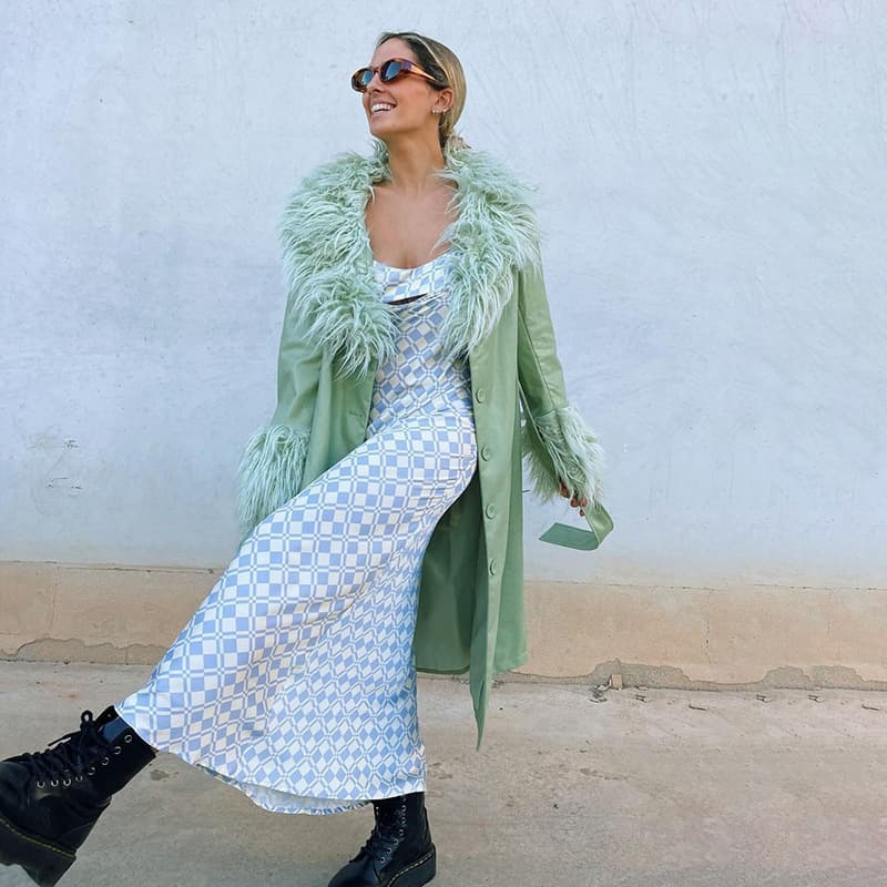 Chaqueta ajustada manga larga con cuello de piel
