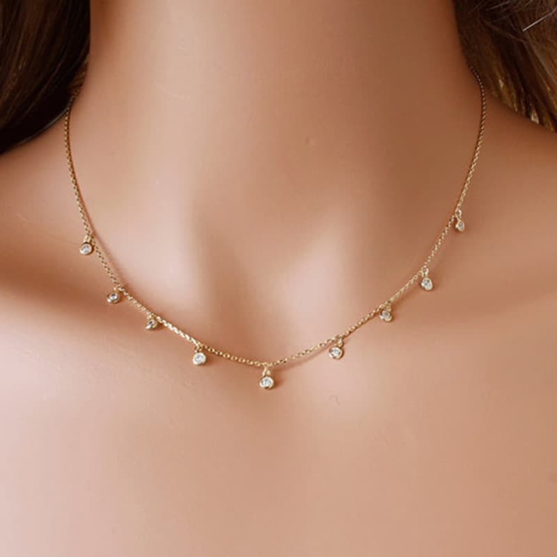 Delicado collar de diamante pequeño para mujeres