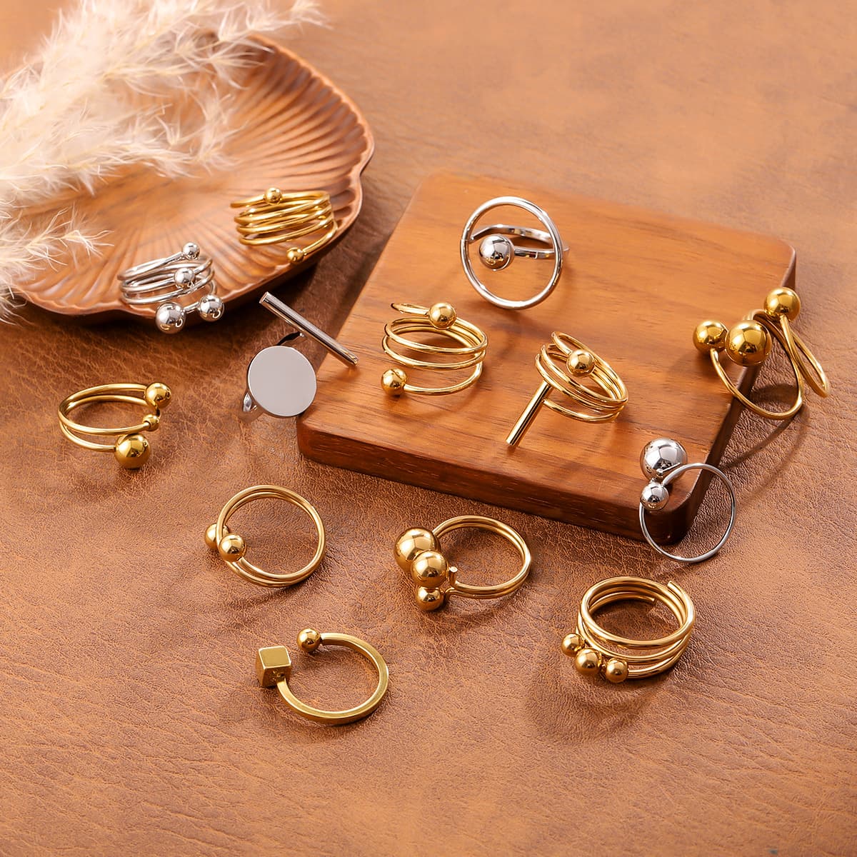 Anillo ajustable con esfera geométrica minimalista