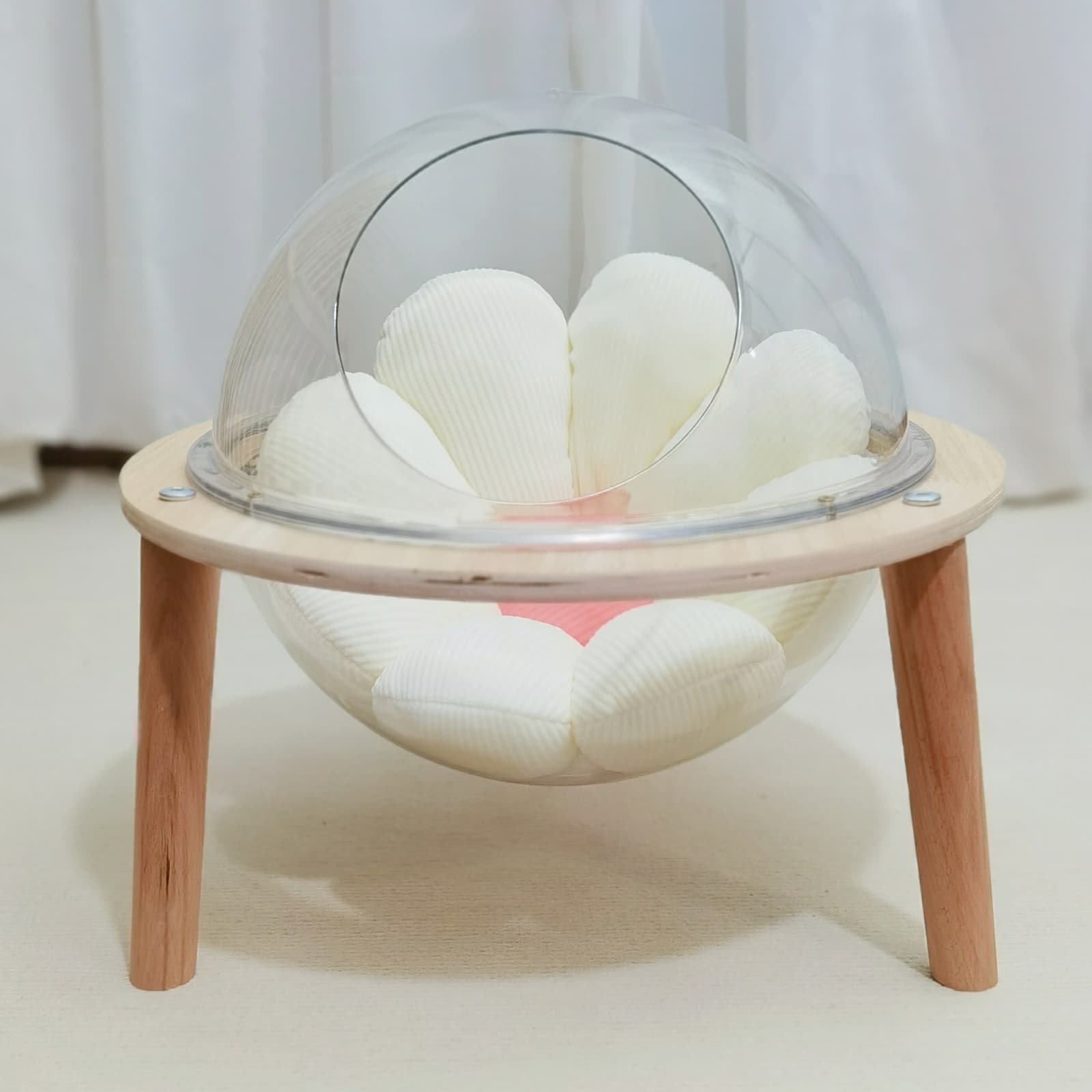 Nido esférico transparente tipo cápsula espacial para gatos