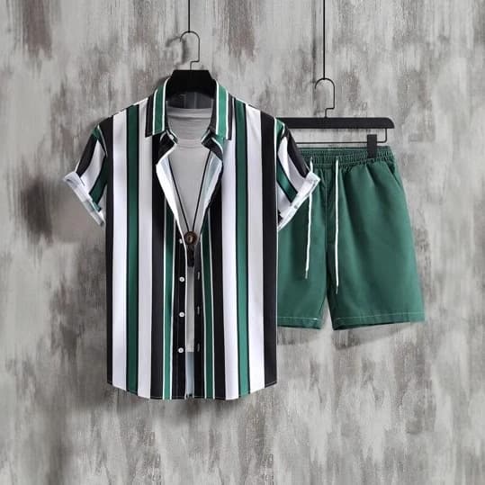 Traje camiseta y shorts estampado vacacional
