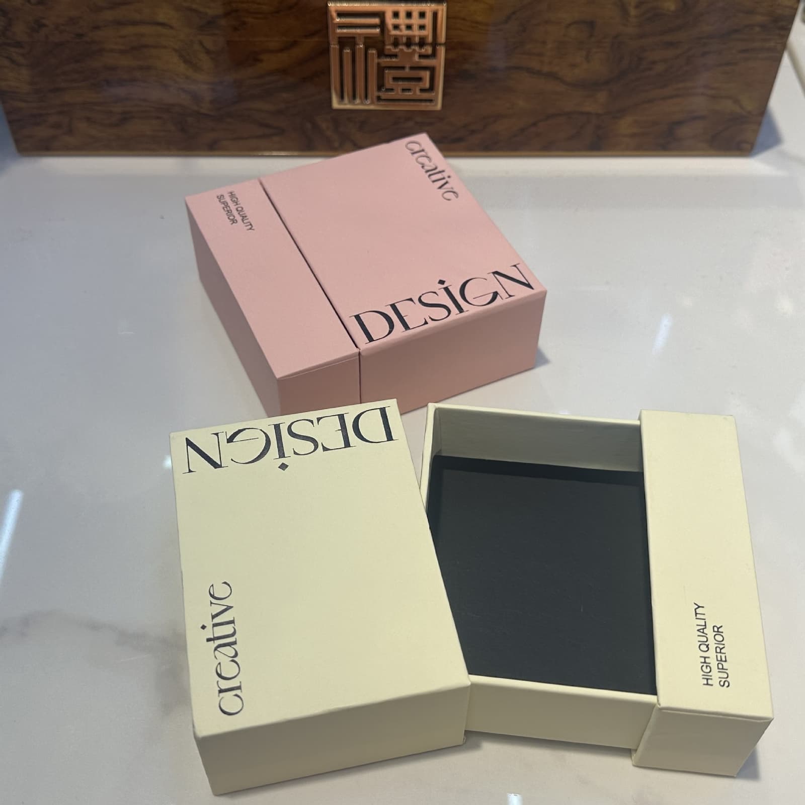 Caja de regalo con cajón deslizante cuadrada