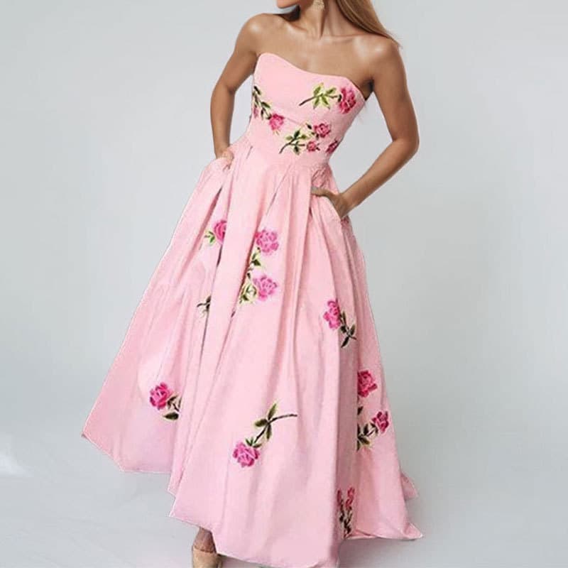 Vestido largo estampado sin tirantes, talle alto y acampanado