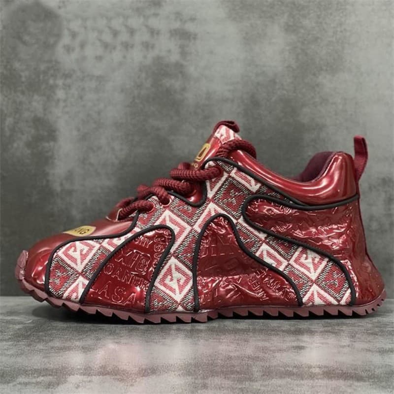 Zapatos para hombre con bordado y suela gruesa
