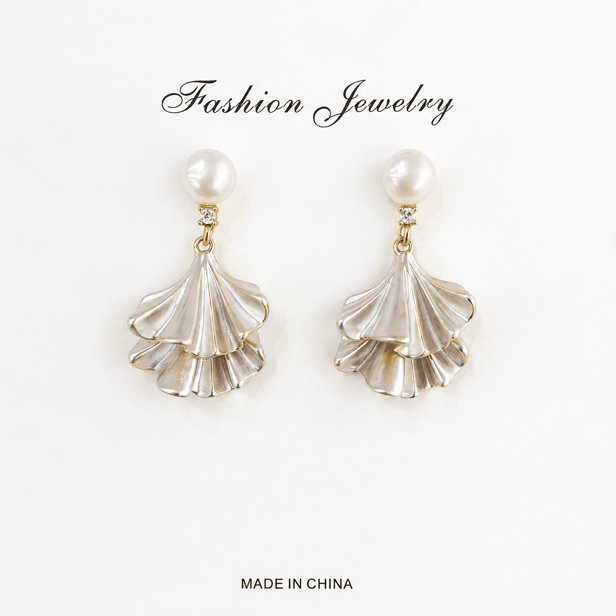 Aretes de perla con diseño de falda de doble capa