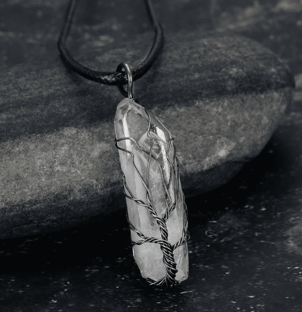 Colgante de cristal natural tamaño irregular con cadena