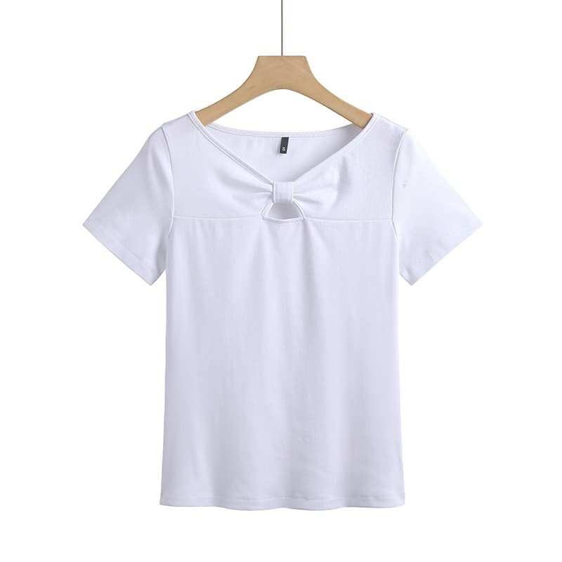 Camiseta ajustada de algodón con recorte decorativo