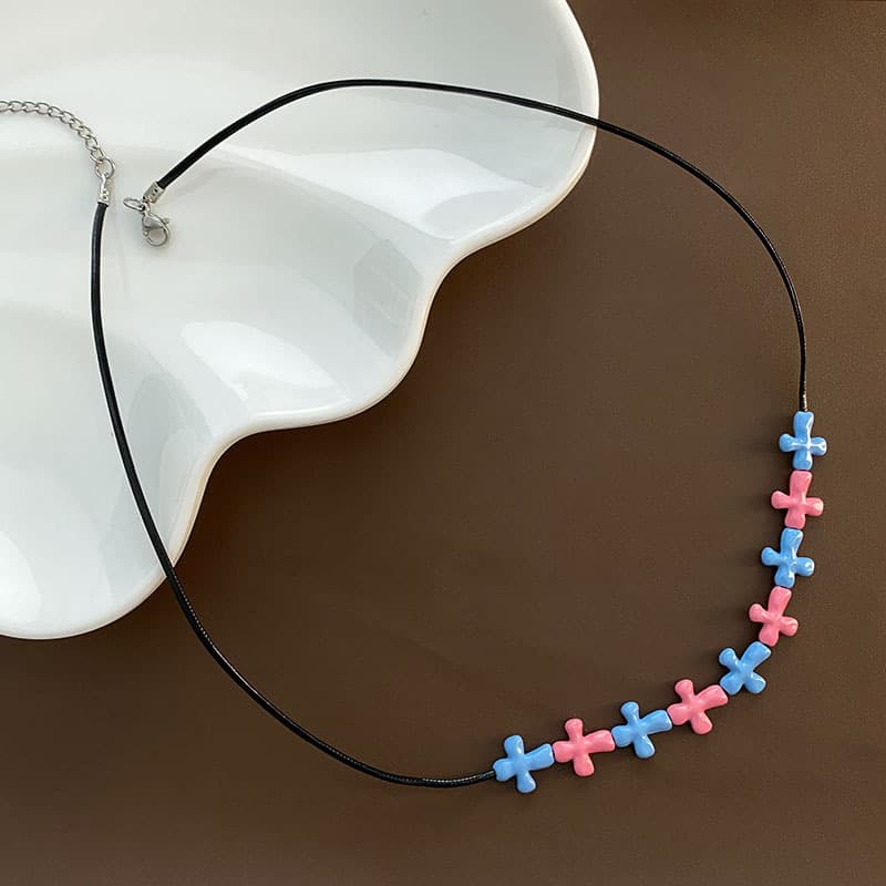 Collar de cuerda de cuero con colgante cruz