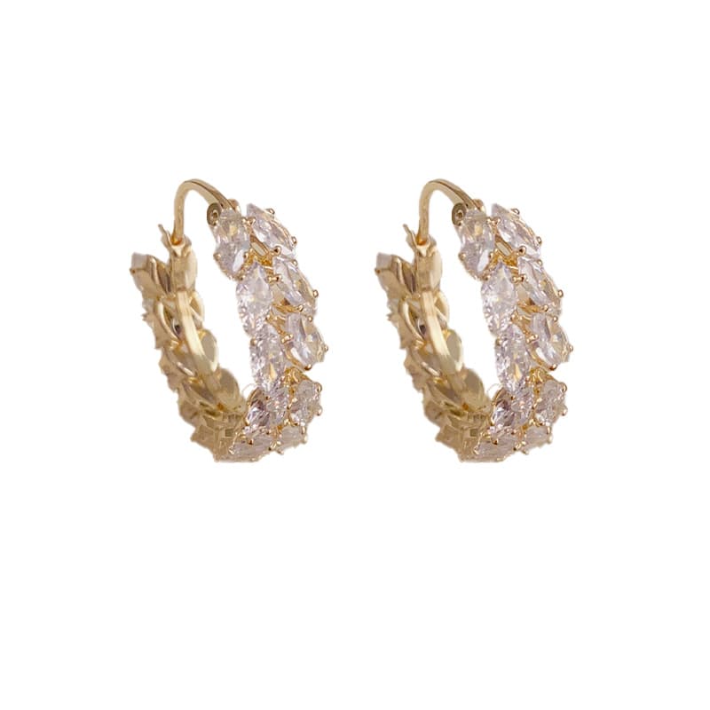 Aretes de lujo ligero con diseño elegante