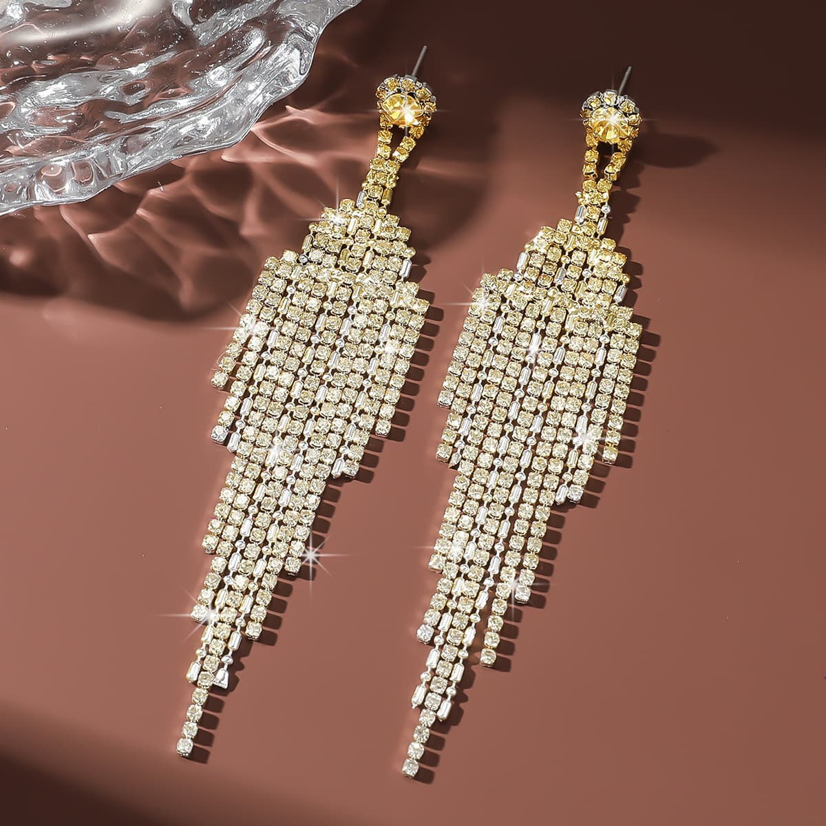 Aretes con borla y pedrería de lujo