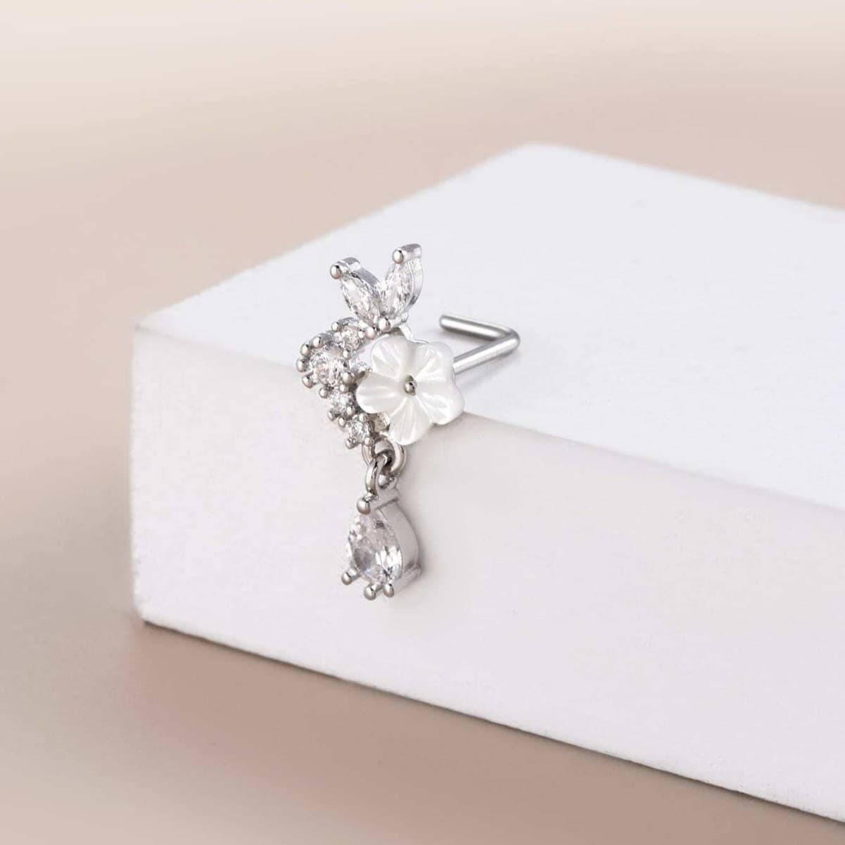 Piercing nasal en acero inoxidable plateado y dorado