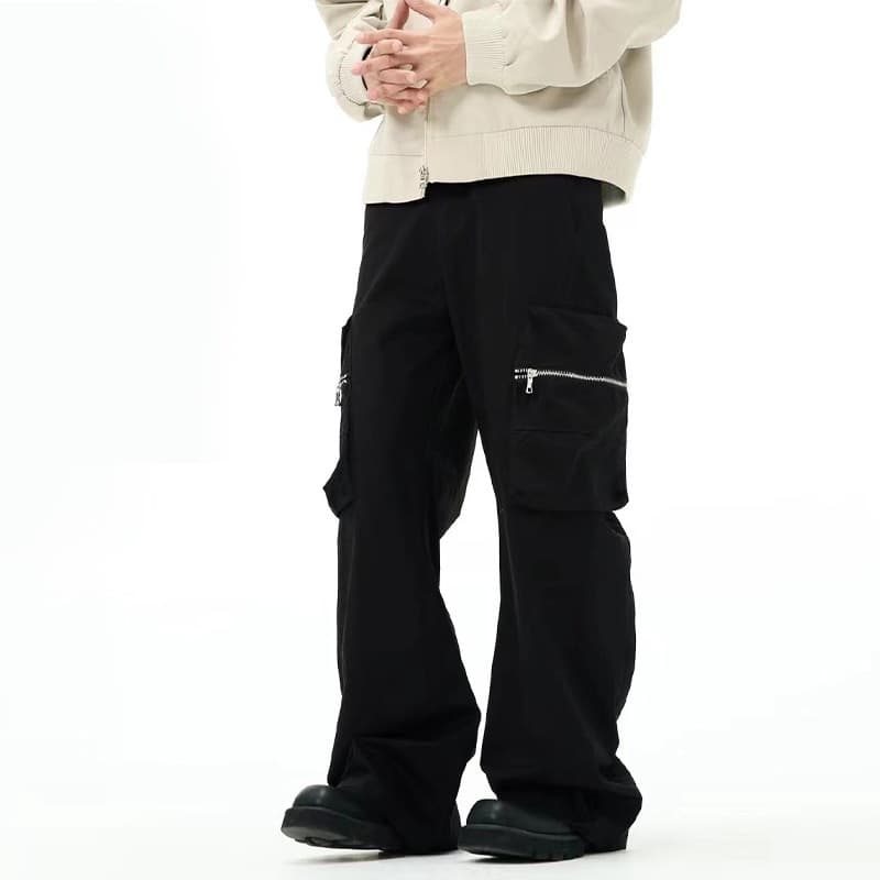 Pantalones cargo con múltiples bolsillos y cremallera