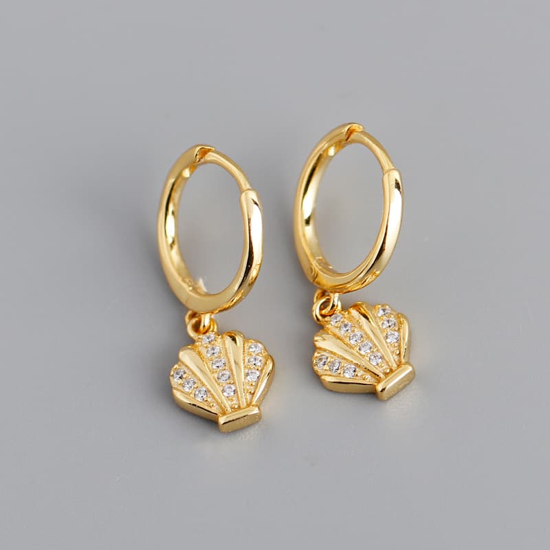 Aretes de concha con circón y plata