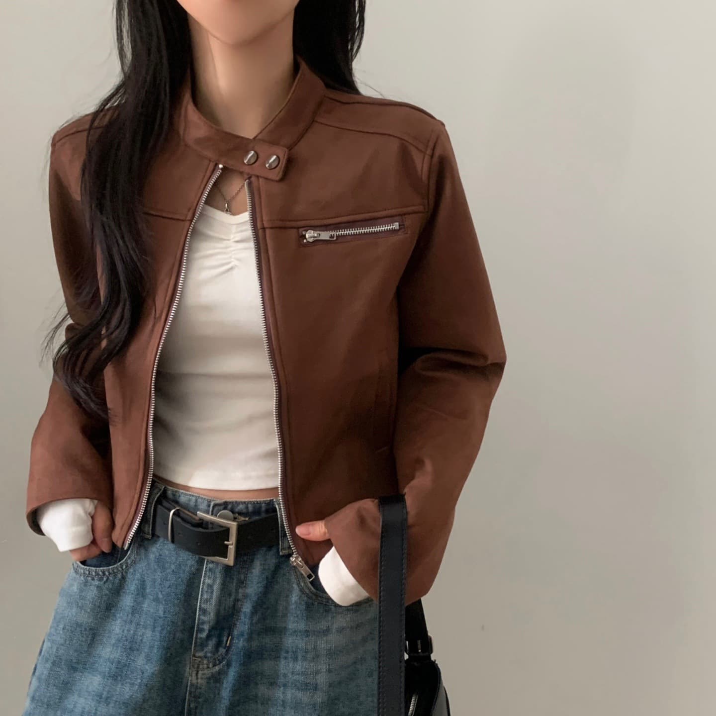 Chaqueta corta de ante sin mangas, cintura alta
