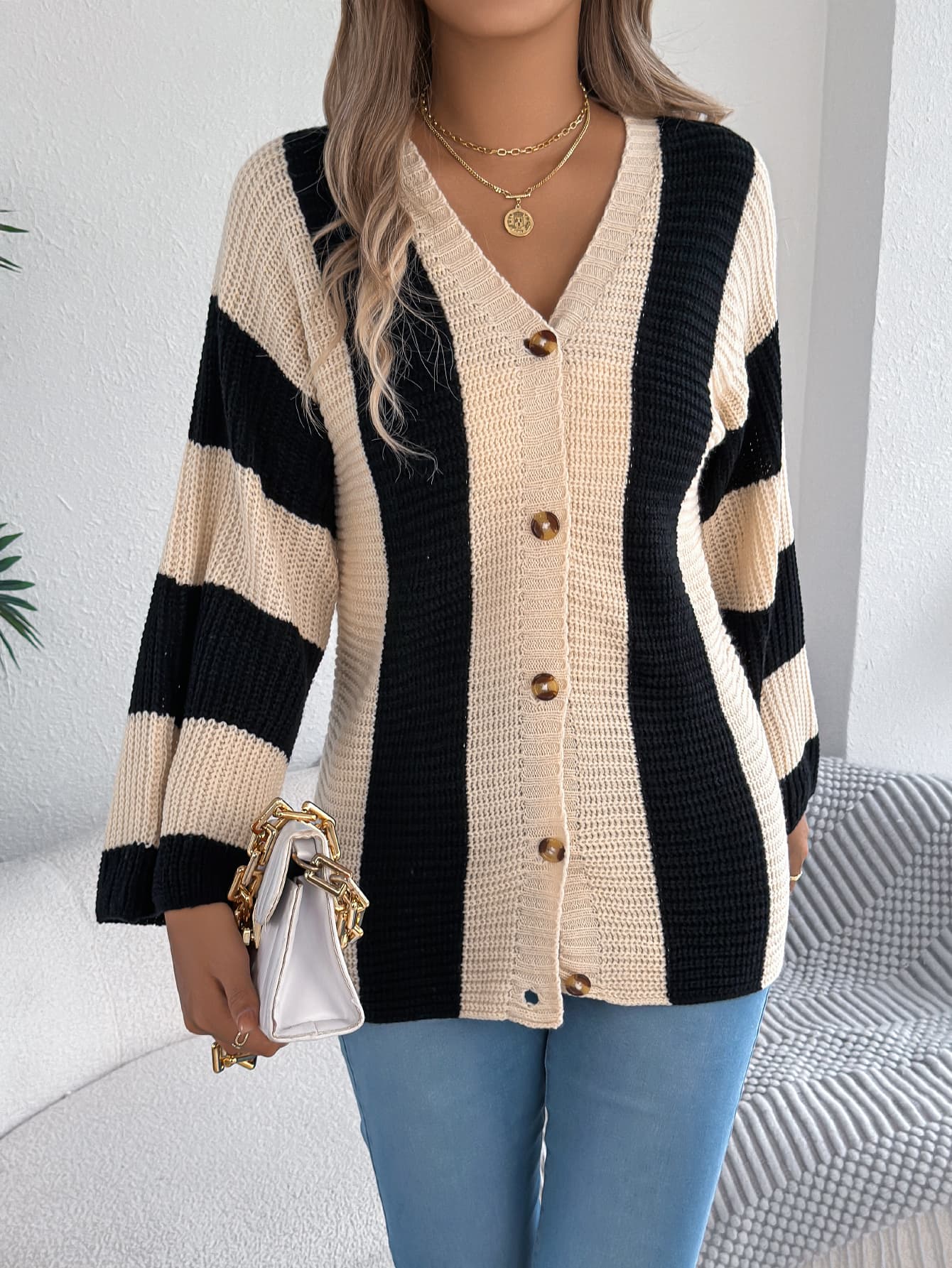 Cardigan de mujer con bloques de color y mangas acampanadas