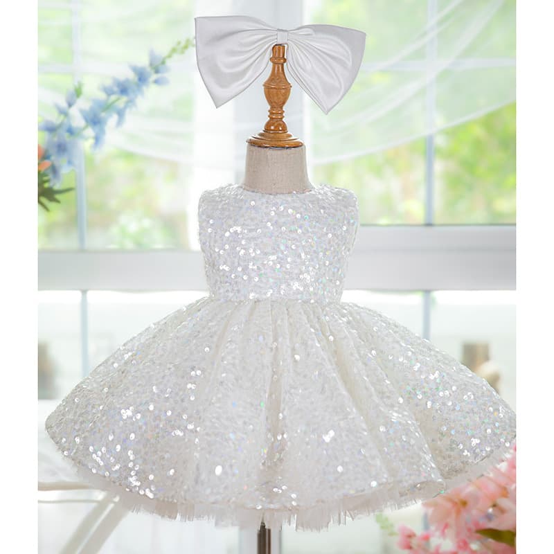 Vestido de princesa con lentejuelas y tul abundante