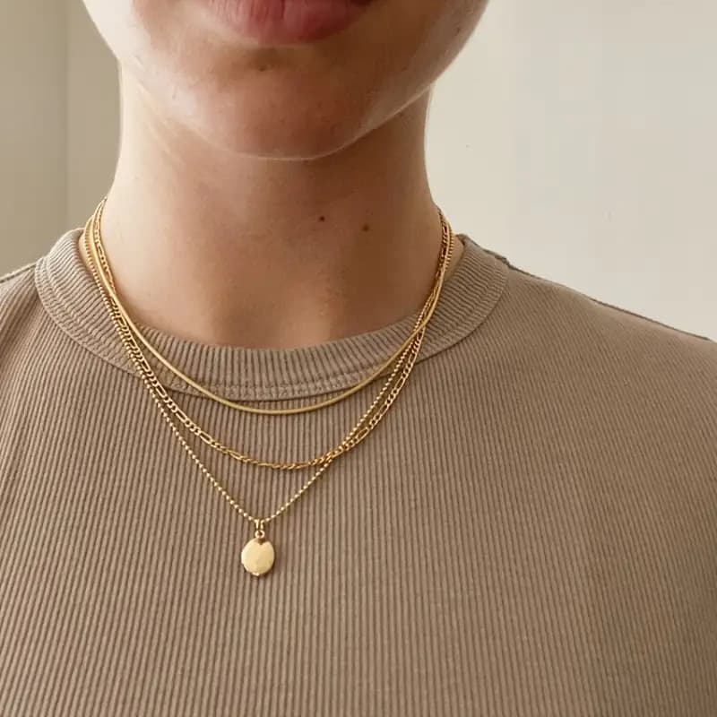 Collar con colgante oval geométrico vintage en metal