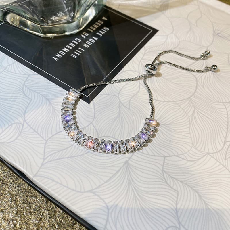 Pulsera ajustable con diamantes de imitación
