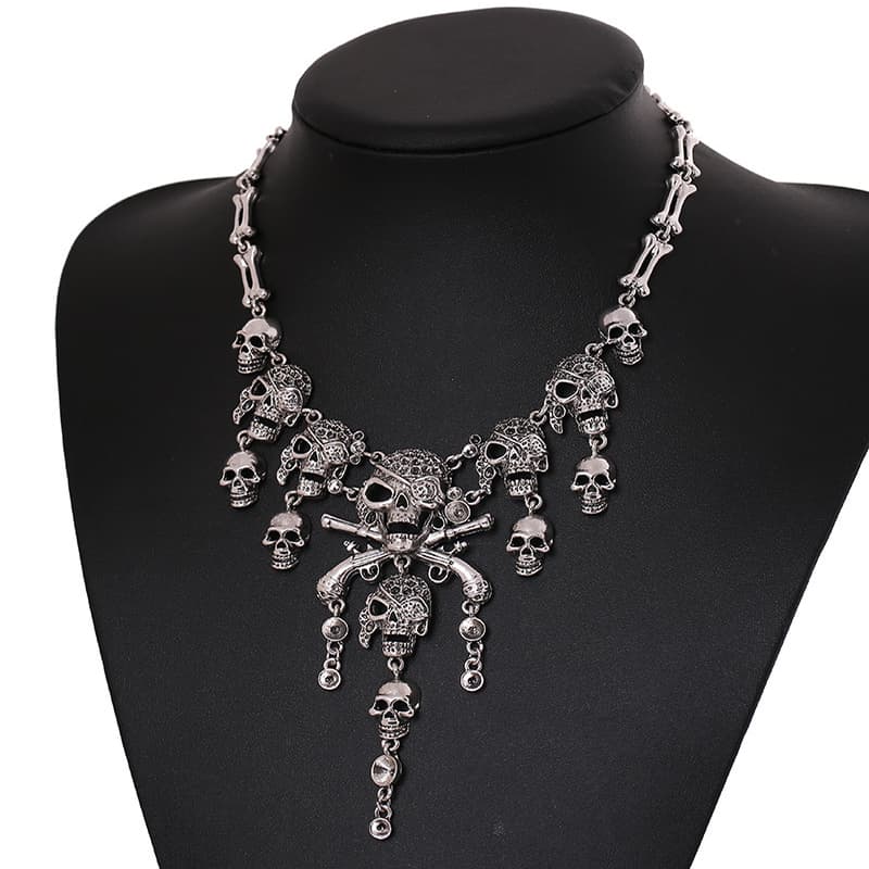 Collar calavera con borla estilo vintage punk