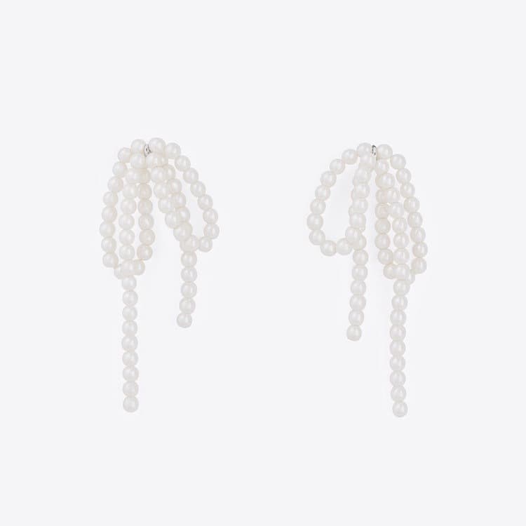 Aretes de lazo perla plateados elegantes