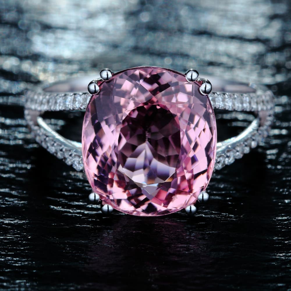 Anillo de compromiso con turmalina, estilo europeo americano