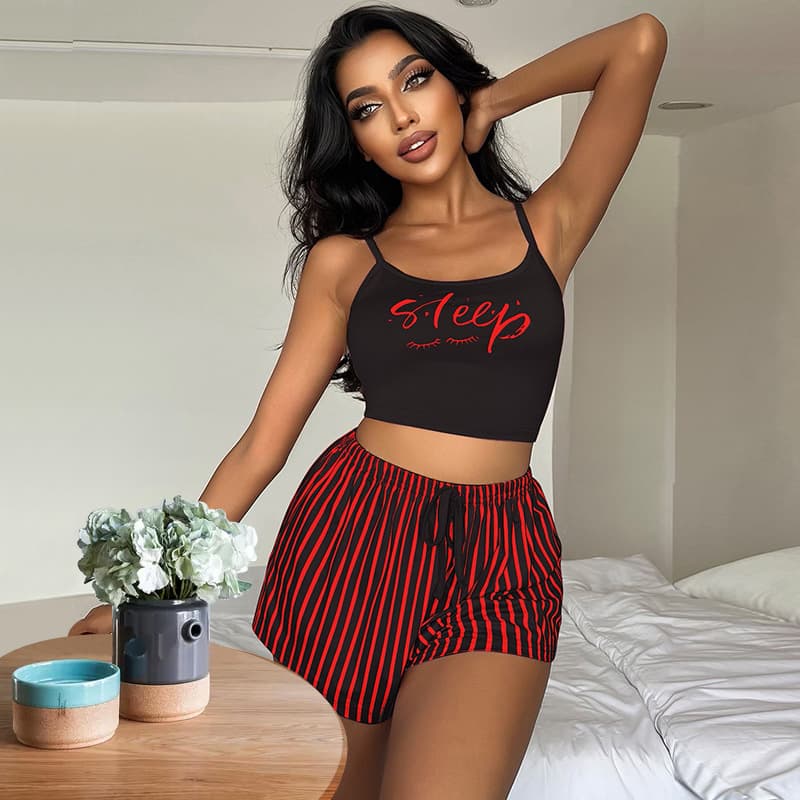 Pijama con estampado de letras y rayas