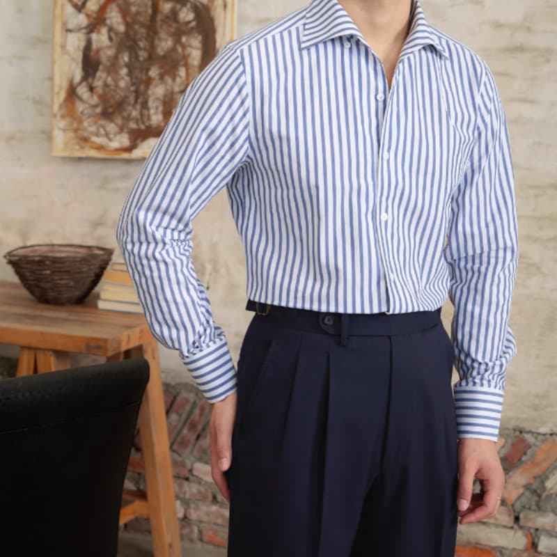 Camisa de algodón con rayas finas y ajuste ceñido
