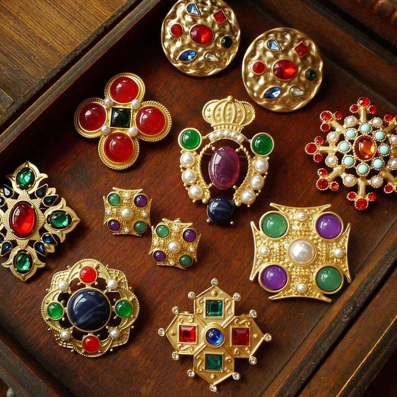 Broche retro baroque vintage con diseño antiguo