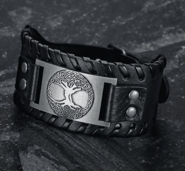 Brazalete de cuero con hebilla y árbol de la vida
