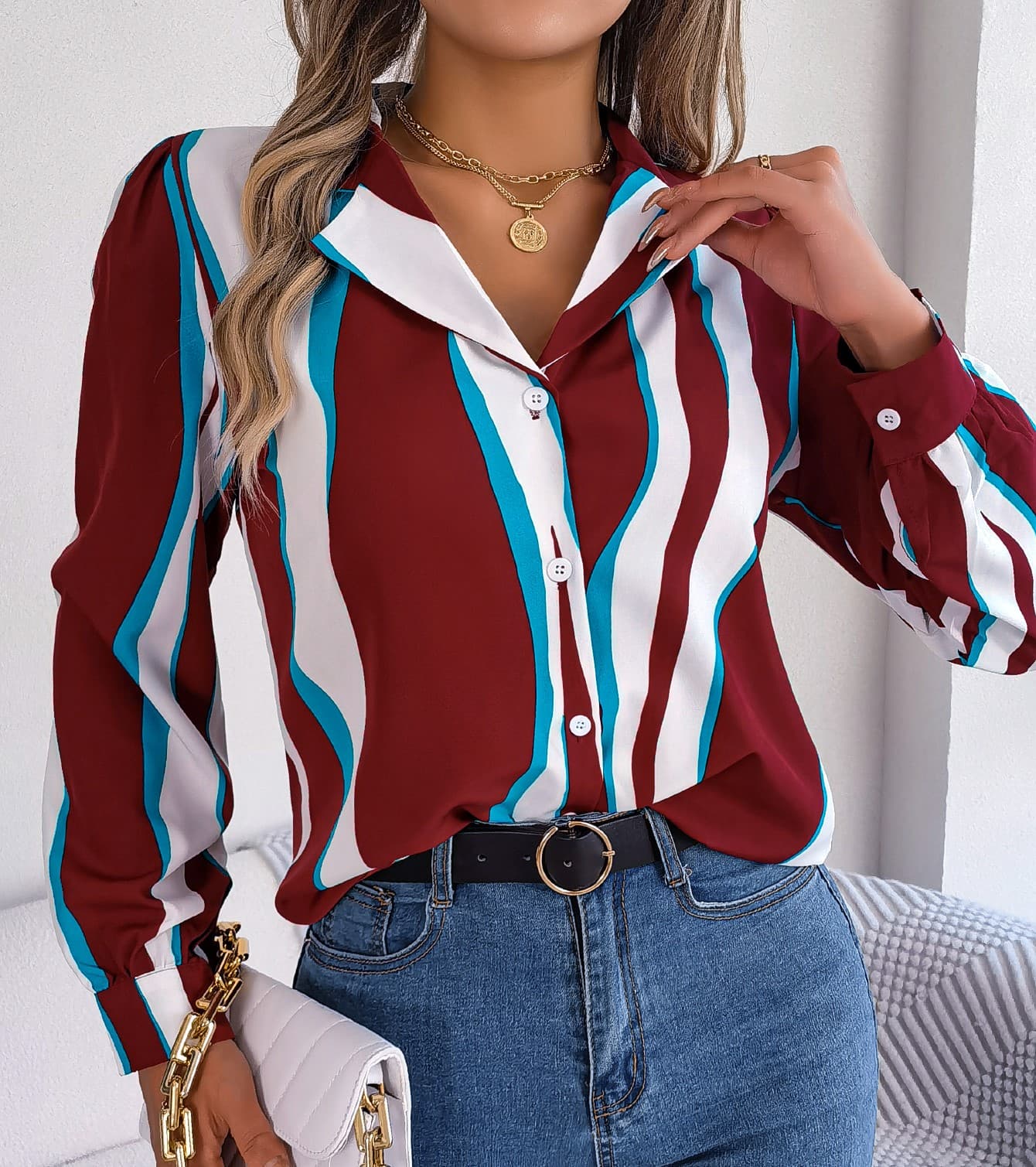 Camisa casual de rayas y color block con solapa